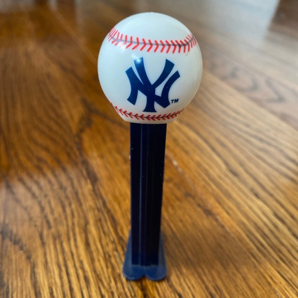 New York Yankees Pez Dispenser LIKE NEW!  ny mlb baseball nyy sports boys men’s